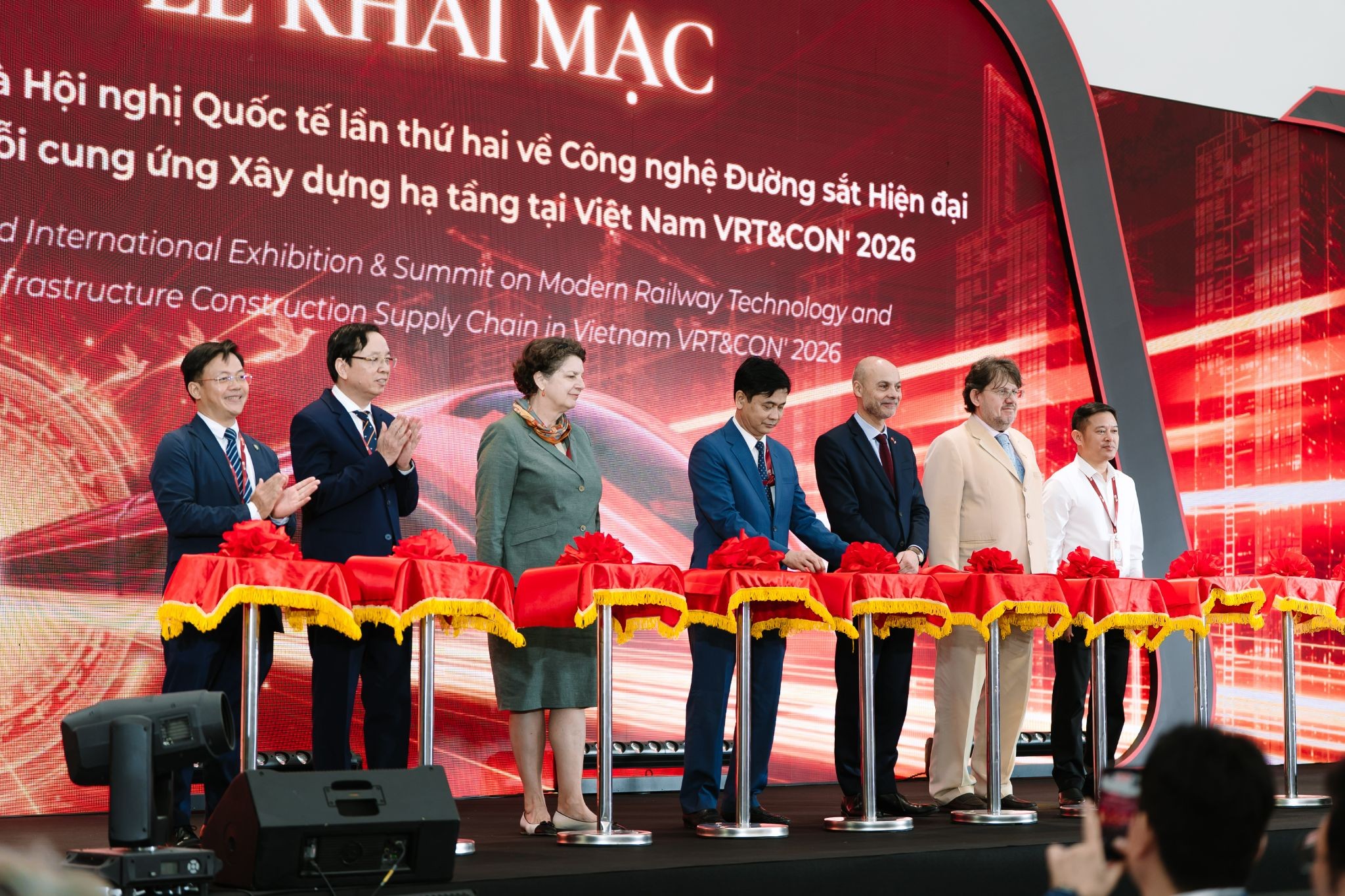 mo-rong-khong-gian-1-1791700495.jpg
